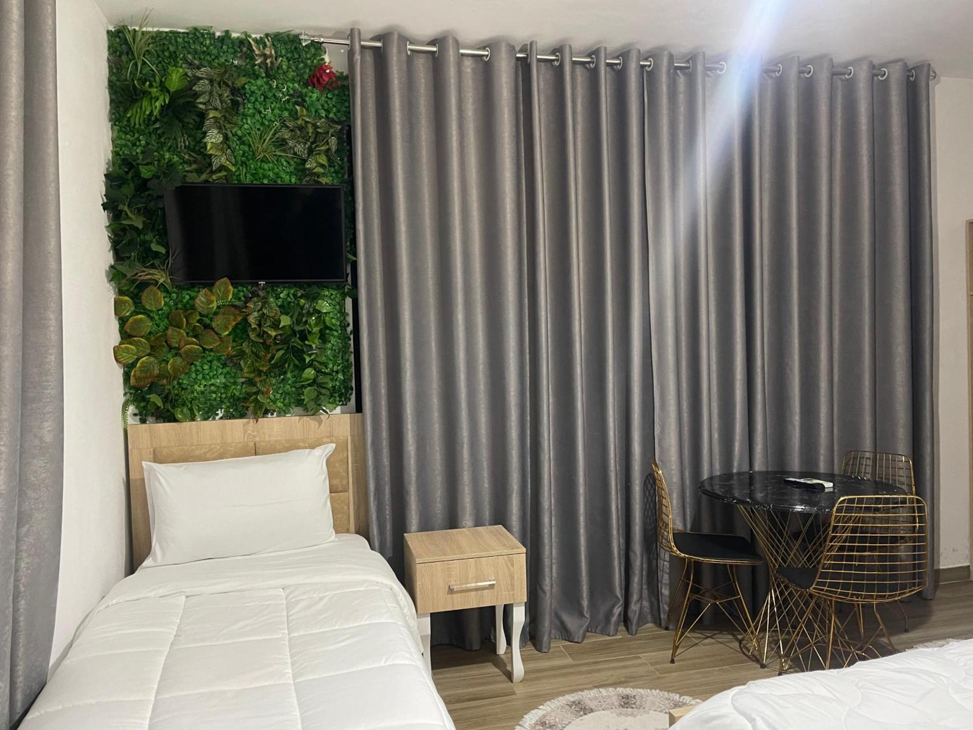 Four Generation Hotel Široka 외부 사진